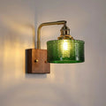 Elegante groene wandlamp met houten voet en glazen kap | Uniek schubbenpatroon voor sfeervolle verlichting - Lamylie