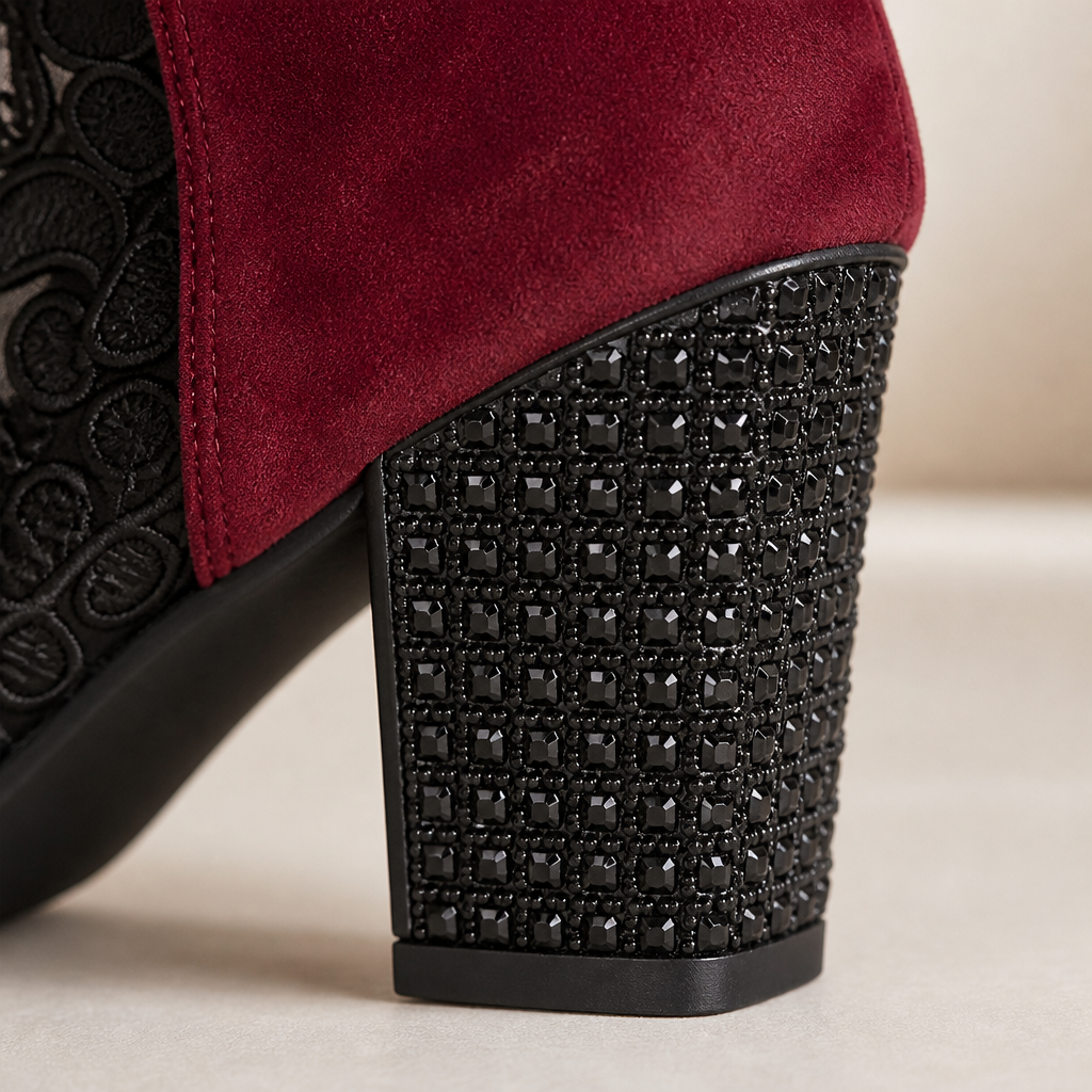 MystiLuxe – Bottines à talon carré en dentelle florale avec ornements en strass - Lamylie