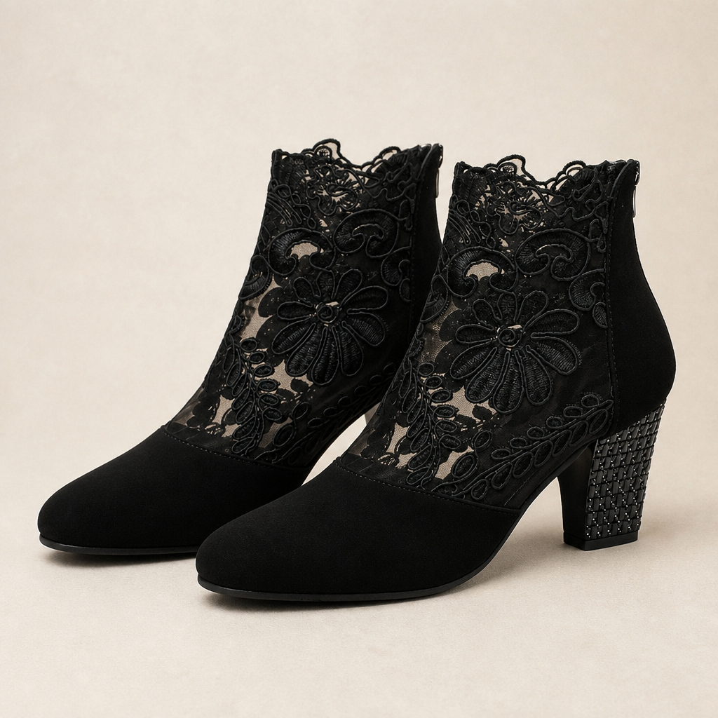 MystiLuxe – Bottines à talon carré en dentelle florale avec ornements en strass - Lamylie