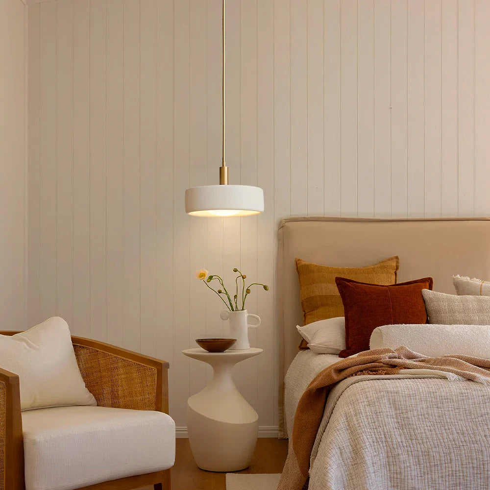 Lámpara colgante moderna de porcelana blanca con detalles metálicos | Diseño escandinavo de 14" - Lamylie