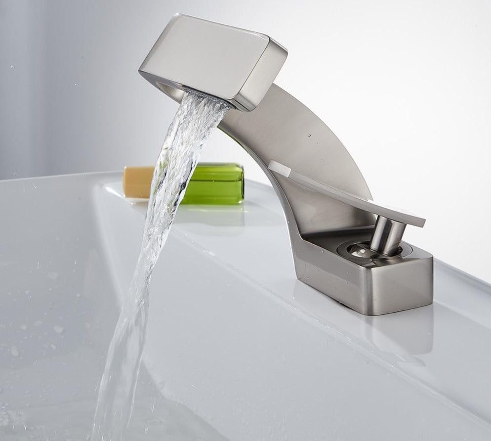 Moderner gebogener Wasserhahn für einfache Bedienung – stilvolles Design – Lamylie