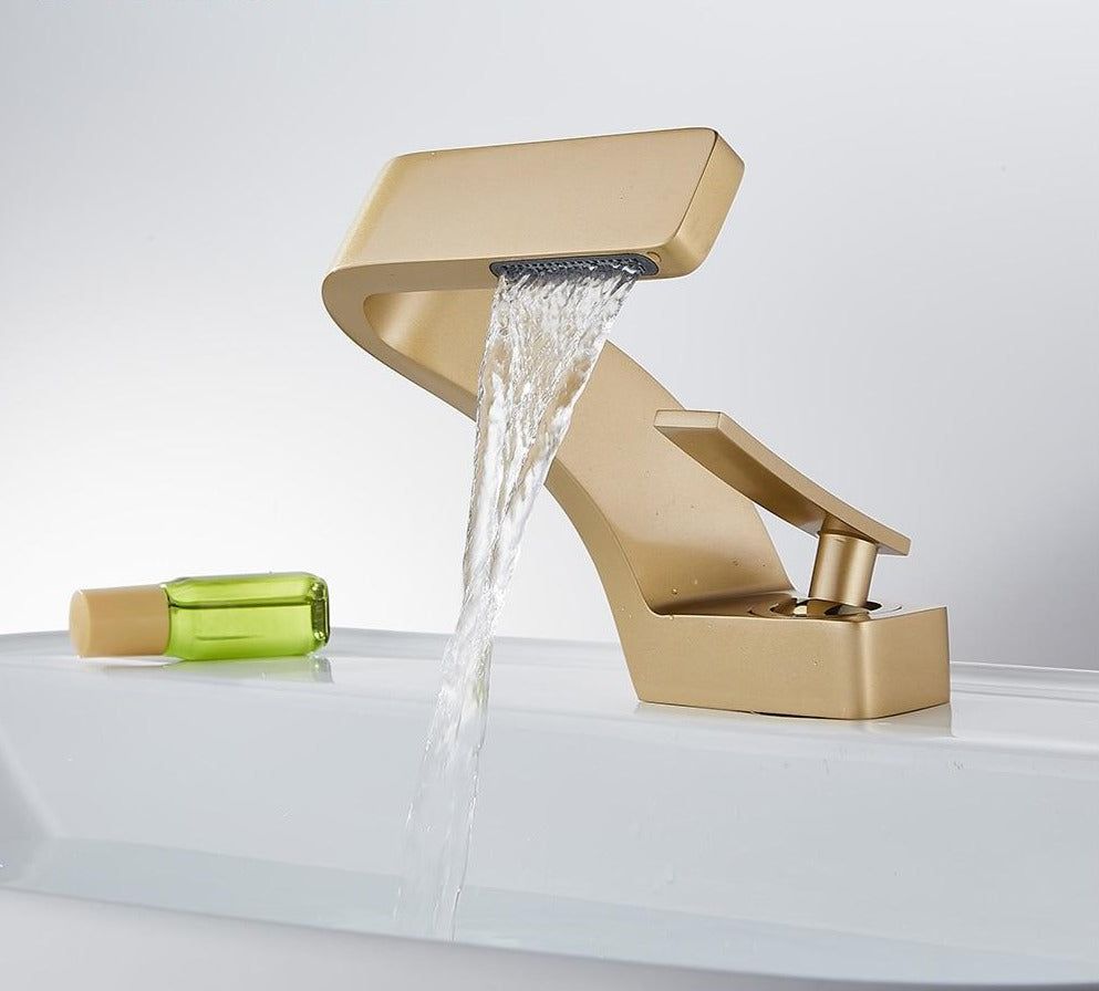 Moderner gebogener Wasserhahn für einfache Bedienung – stilvolles Design – Lamylie