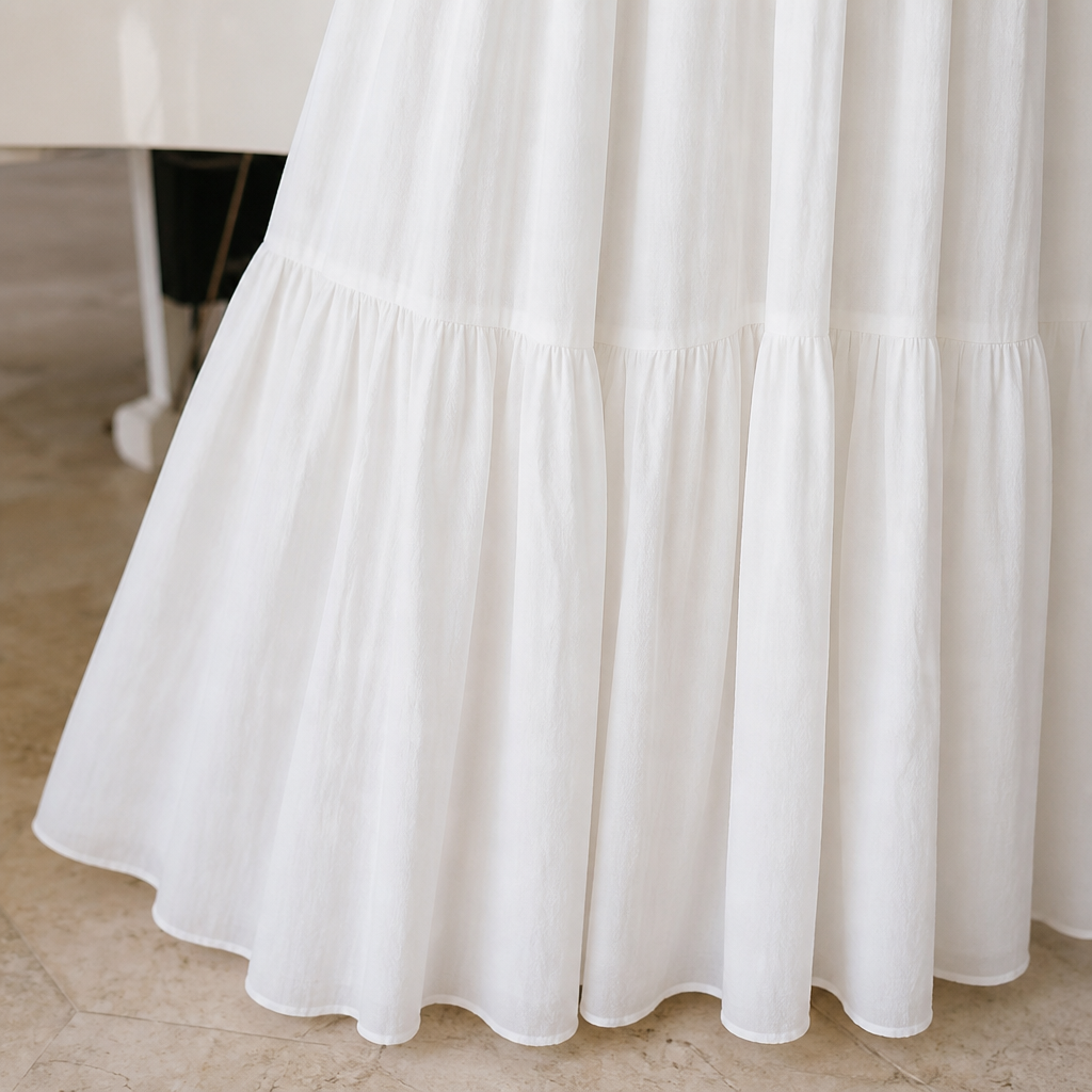 NoirFemme – Auffälliges Maxikleid aus Kunstleder mit Bustier und Stufenrock – Lamylie
