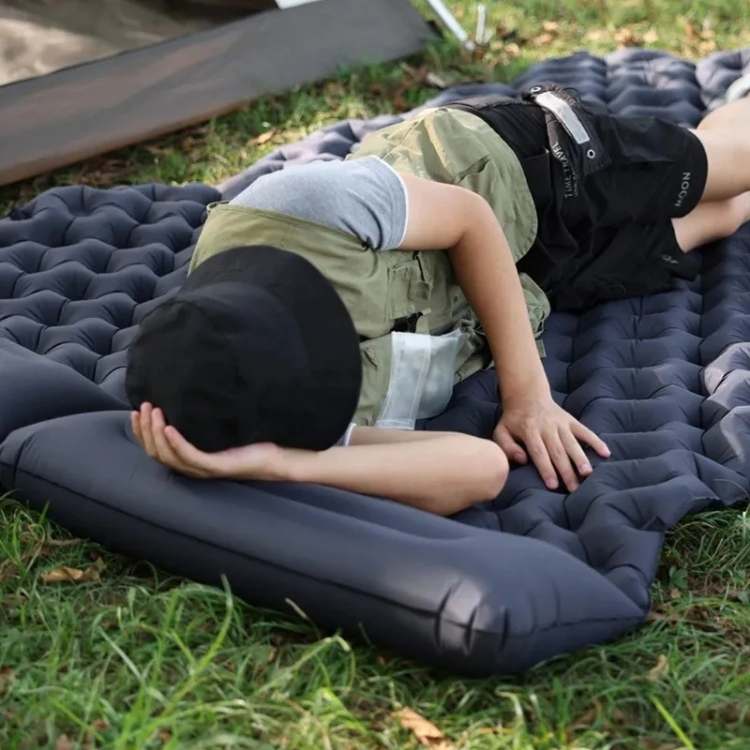 Nafukovací podložka na spaní pro dvě osoby s pumpou pro rychlé nafouknutí - Lamylie